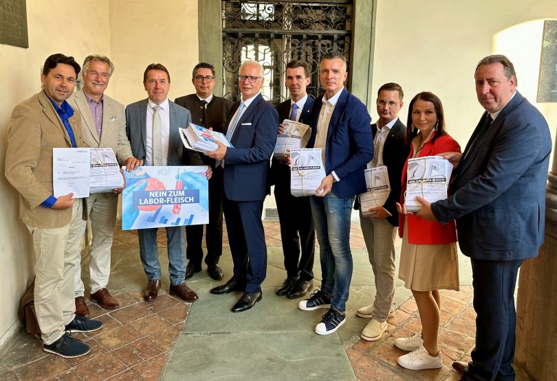 FPÖ-Petition „Nein zum Laborfleisch“ an Landtagspräsident Rohr übergeben