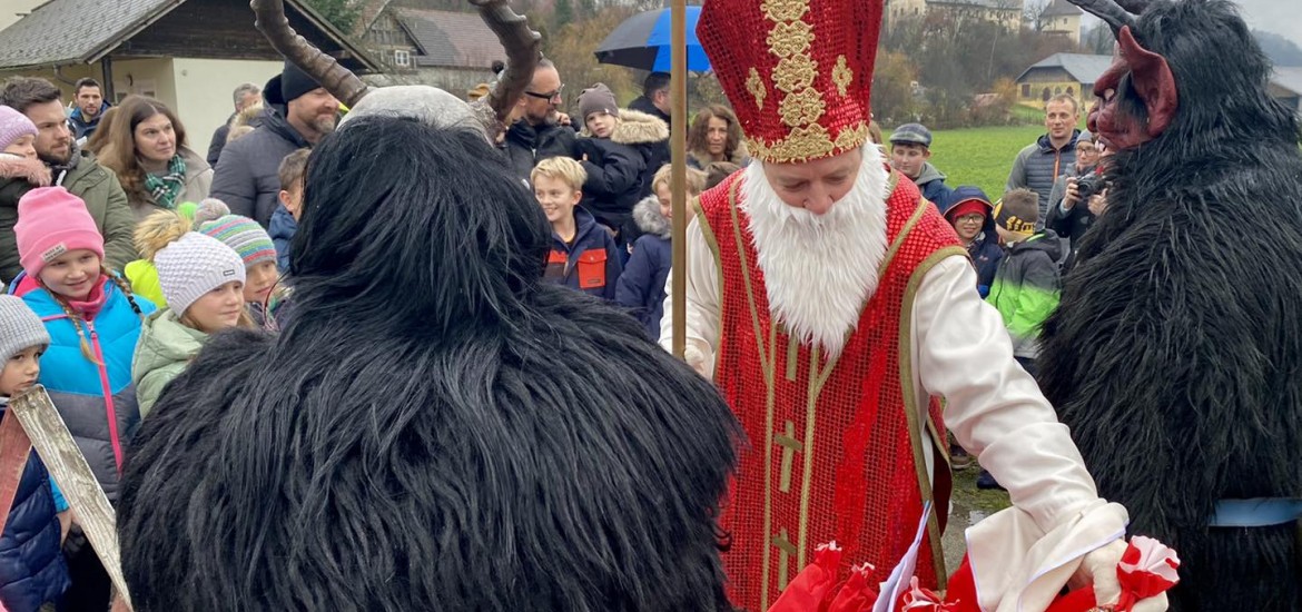 ''Der Nikolaus kommt aus der Luft'' der FPÖ Maria Saal