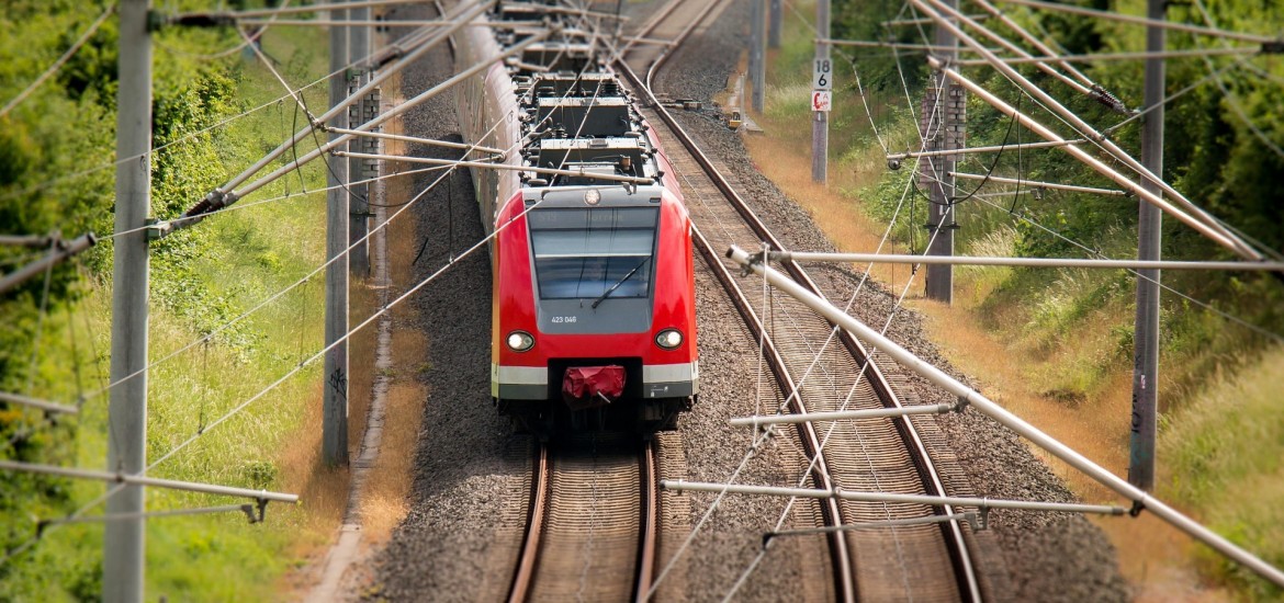 Wichtiger als zweisprachige Bahnhofsschilder wäre die Umsetzung dringender Infrastrukturmaßnahmen für Kärnten